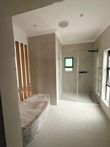 Main bathroom en suite with bath and shower Aksium Projects