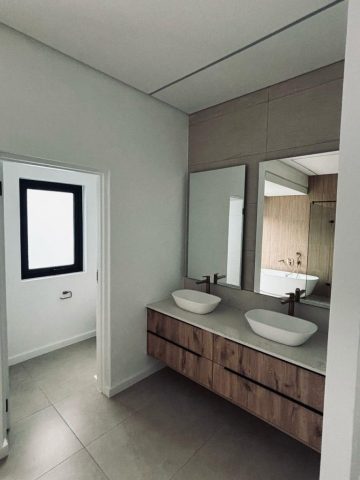 Double basin in bathroom Aksium Projects